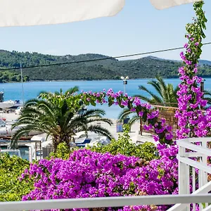 https://apartments-vaska.hotels-in-trogir.com