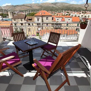 bb-kate.hotels-in-trogir.com/